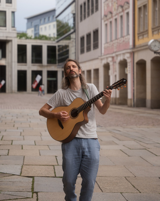 Gregor draußen in Aktion